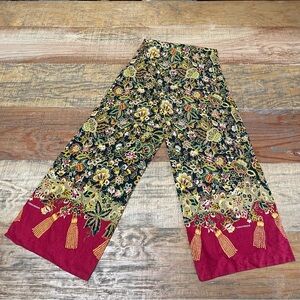 Donny‎ Brook Vintage Scarf granny core